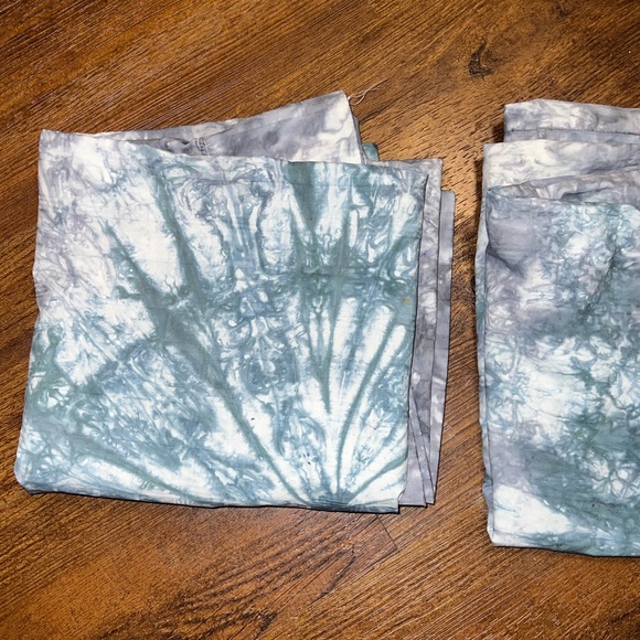 Set of 2 King Size Custom Tie-Dyed Green & Gray Pillowcases - Picture 6 of 10